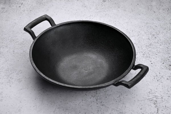 ast Iron Wok 31cm