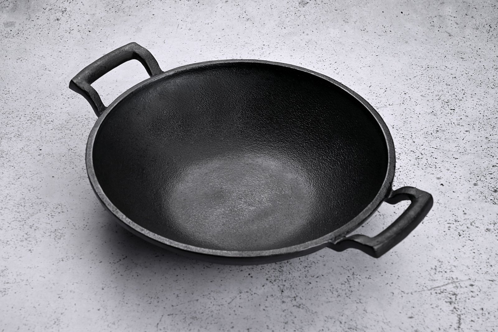 ast Iron Wok 31cm