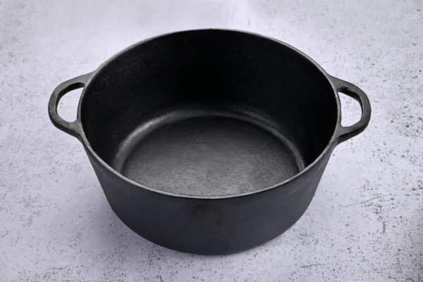Cast Iron Dutch Oven with Skillet Lid 30cm - Image 3