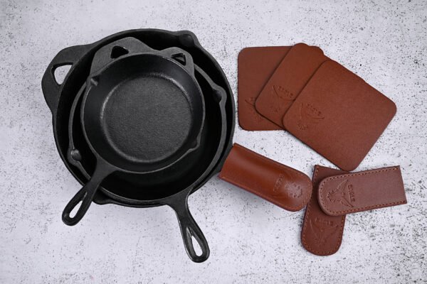 Cast Iron Skillet Set – 4 Pieces with 2 Leather Handles and 2 Leather Coasters – 27% OFF - Image 4