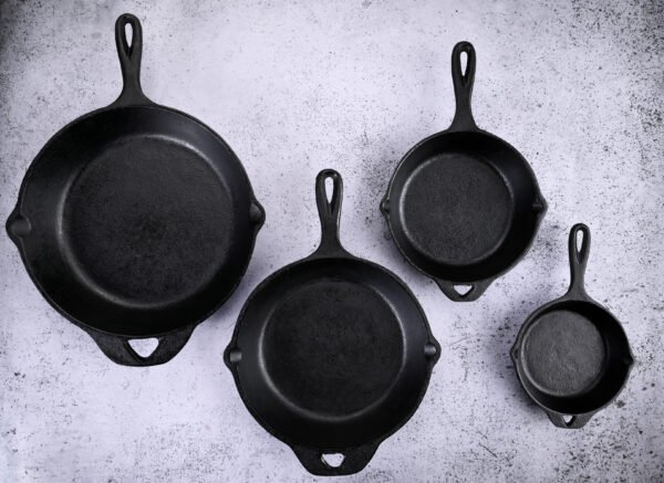 Cast Iron Frying Pan Set – 4 Pieces (30cm, 25cm, 20cm, 15cm) - Image 2